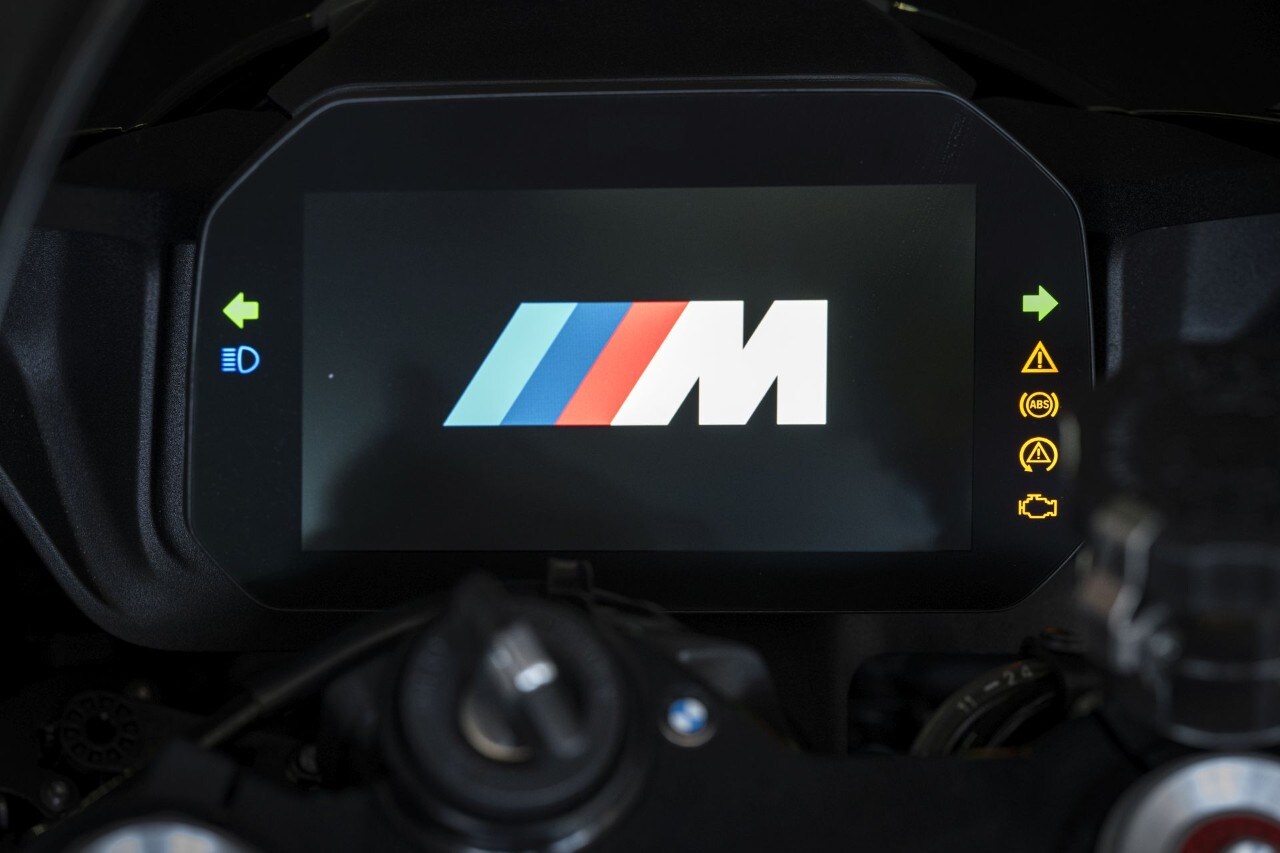 DueruoteTG #238 - Abbiamo guidato in pista la BMW che corre in SBK! 